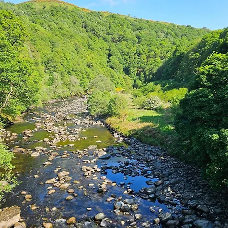 Riverside No 3 度假居 *